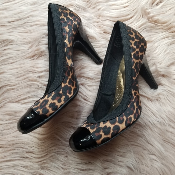 💕Animal Print Heels 6 1/2💕 - Picture 2 of 8